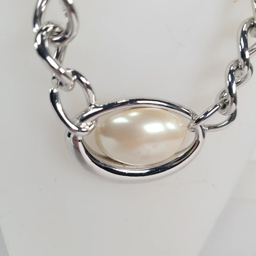 Vintage Monet Silver Tone Chunky Curb Chain Necklace‎ Oval Faux Pearl Statement